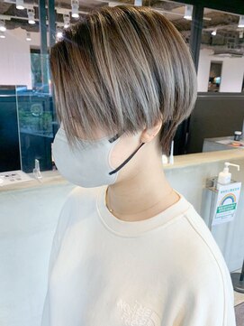 アイティー バイ アルバム 中野店(IT by ALBUM) シャドールーツショート_斜めバンググレージュカラー_ba448111