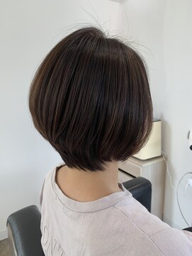 アンファングプラス(Anfang+) 前下がりショートボブ