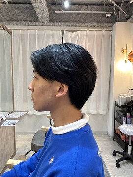 エルバイラビス 大宮(elu by lovis) 【SYUYA】毛流れセンターパート/センターパート/刈り上げなし/