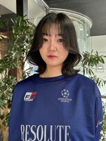 ヘアーアンドメイク ビス(HAIR&MAKE bis)&nbsp;くびれ巻き　グレージュカラー【中西思実】