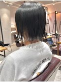 小顔カット外ハネボブ暗髪ニュアンスカラー透明感ブルーブラック