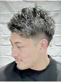 刈り上げツーブロックショートナチュラルパーマアップバング