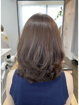 カシー(Casii) ミディアムレイヤー・白髪染めグレージュブラウン