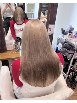 アン(Hair make un) 〈角田満帆 ミルクティーベージュ〉