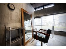 リビー(LIBEY)の雰囲気（半プライベートなセット面。他の人と目が合うことは御座いません）