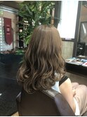 ハイトーングレージュ
