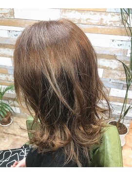 ハウオリ ヘアーワークス(Hauoli hair works) シースルーハイライト×グレージュ