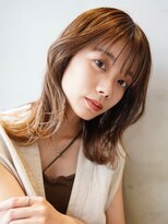 20代30代小顔ひし形大人かわいいウルフミディアムレイヤー