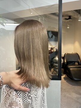 ラフ 新宿(Laff) 新宿/グレーベージュ/外ハネ/ブリーチ/白髪ぼかし