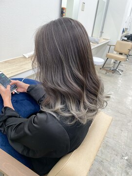 ニュート(Neut ) ケアブリーチハイライトグラデーショングレージュデザインカラー