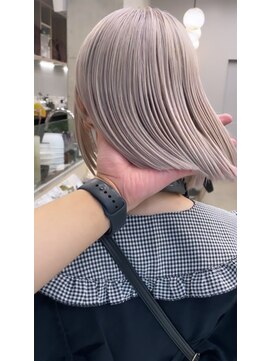 ヴァーディ オモテサンドウ(Vardy omotesando) ホワイトカラー/ダブルカラー/ブリーチカラー/ベージュ/ボブ