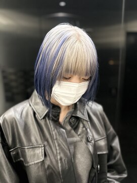 リラス 博多(rilas) ルーツカラー/ホワイト&ブルー/切りっぱなしボブ/デザインカラー
