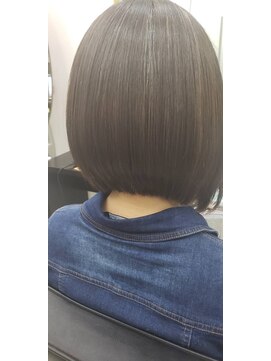 クレールドリュンヌ(clair de luna) アレンジボブスタイル