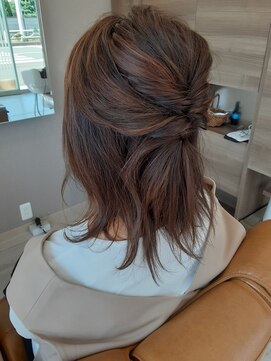 アリー(Ari-) ハーフアップアレンジ