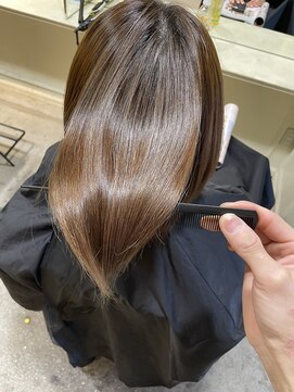 ロロ(ro-ro) 【恵比寿 ro-ro】短い髪も丸み美髪ストレート矯正