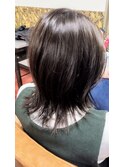 丸みミディアムでクビレヘア