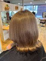 ブロッサム 北浦和店&nbsp;ミディアムベージュカラーブリーチハイライト髪質改善北浦和