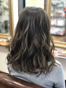 リリー ヘアーアンドビューティー(Lily) 外国人風ハイライトカラー