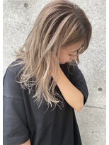 イリ 梅田(ili) ブリーチ2回 グレージュカラー、明るいグレージュ