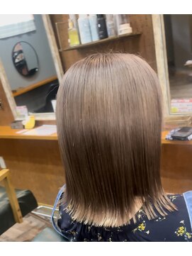 ヘアーサロン アトリエ(Hair salon ATORIE) 切りっぱなしミディアムブリーチカラーミルクティーベージュ