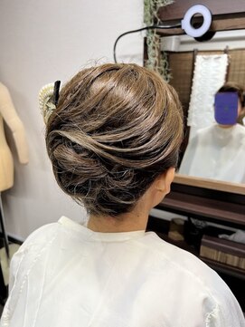 レオノーレ(Leonore) 夜会巻きスタイル
