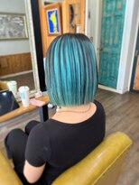 トルチェ(toRtue) 切りっぱなしボブ アクアブルー ブラック アンブレラカラー