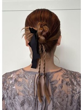 ビーワールド(B WORLD) 【おとは】韓国風カチモリヘアロング編み下ろしアレンジ藤枝静岡