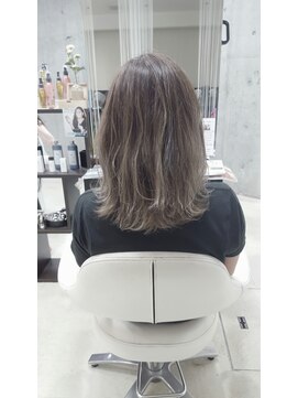 ソワン ドゥ ブレス 立花店(soin de brace) ホワイティグレー/似合わせカット/小顔【高嶋仰】