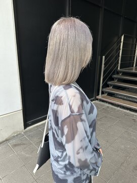 ロンド レア 天神大名店(Lond Le’a) ダブルカラーシルバーグレー髪質改善ハイトーン韓国ボブ
