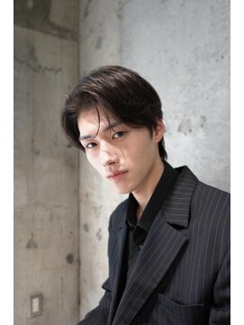 キュー(Cue_) 無造作ウルフセンターパート×メンズパーマ