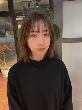 ジービー(gb) 透明感ブラウン 外ハネミディ