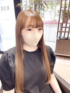 リリ(RiRi) 【ツヤ感】ベージュストレートロング