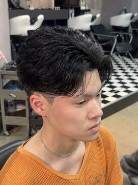 メイン(MENIN) 【Insta@hi_de0205】センター分けスタイル[相模大野/町田/眉毛]