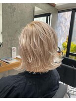 ヴィズバイエリーツ(vizz by elyts)&nbsp;ハイトーンボブ/ブロンド/外ハネボブ/ブリーチ/北谷/レイヤー