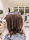 女の子らしさ全開！秋のやわらかミルクティーベージュカラー