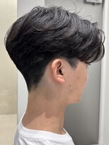 カルム(kalm)&nbsp;メンズセンターパートウルフセンターパートニュアンスパーマ襟足