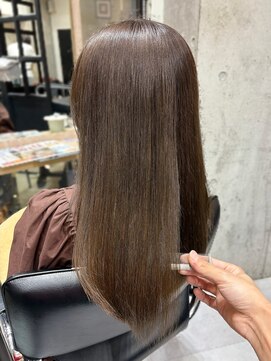 ディーエックス ウエスト(Dxxxx WEST) 透明感ベージュ 顔周りカット/レイヤーカット/イルミナカラー