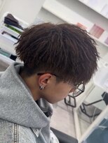 ルースト 心斎橋店(ROOST)&nbsp;刈り上げセンターパート/波巻きツイストスパイラル/心斎橋