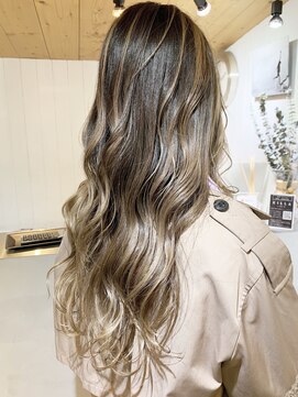 キラ 渋谷(KILLA) バレイヤージュ_ネイビーカラーフレンチボブ【原宿 北間】