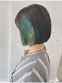 コンパクトショートのミニボブ&グリーンカラーのインナーカラー
