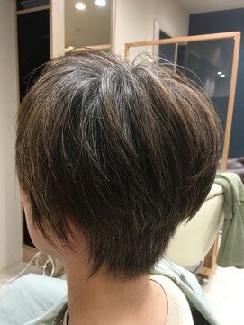 ヘアサロンアンドヘアメイクディー(hair salon hair make D) 仙台D　マッシュボブ×グレイヘア×ショートレイヤー