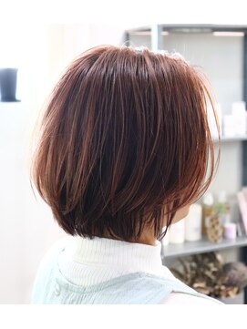 ウィスカーヘアー(whisker hair) ピンクハイライト　ショートボブ