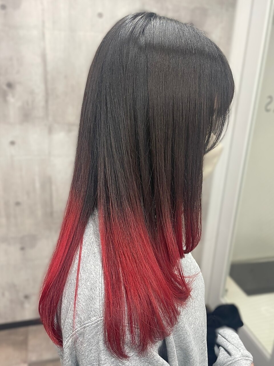 レッドネイビーヘア 2025年夏】ロング 裾カラー レッドの髪型・ヘアアレンジ｜人気順