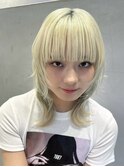 顔周りレイヤーカットくびれヘアミルクティーベージュカラー