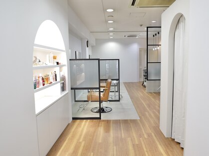 アカンサス バイ ミリー 高槻店(acanthus by milly)の写真