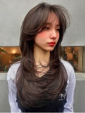 イル(iLe.) レイヤーカット/ウルフカット/バタフライレイヤー/外ハネボブ