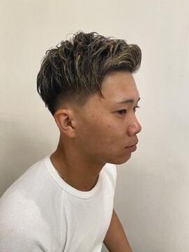 コワファースト 大分(COIFF1RST) ツーブロックスキンフェード