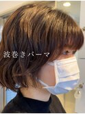 愛され波巻きパーマでおしゃれかわいいスタイル10代20代30代