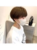 ツヤ感カラーとわれない前髪のマッシュショート