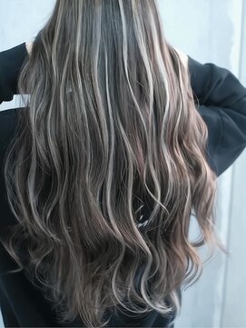 マリアナ(Mariana) ハイライトショートヘアレイヤーカットダブルカラー